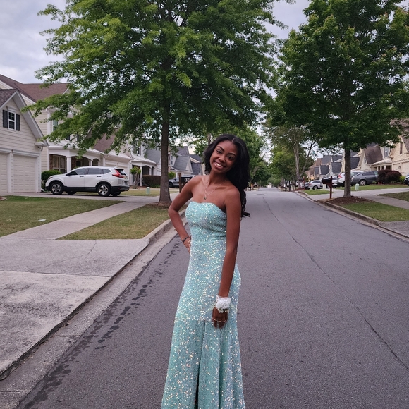 PROM, GALA OR WEDDING 🔥🔥 - Picture 4 of 5